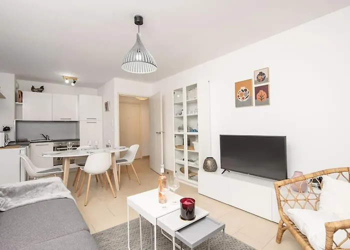 Imperial Plazza * מנטון