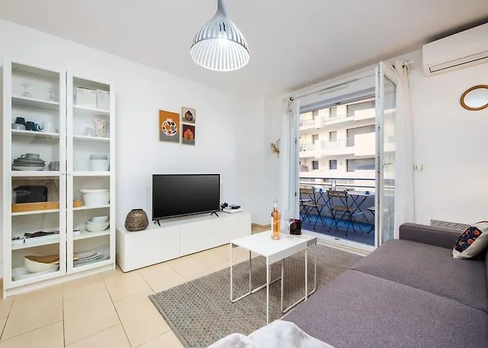 Imperial Plazza מנטון